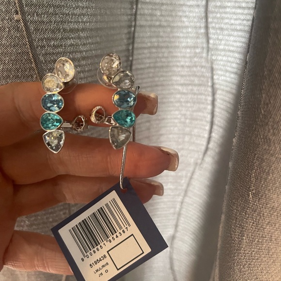 Swarovski effusion pierced earrings with clip around ear - Picture 4 of 4